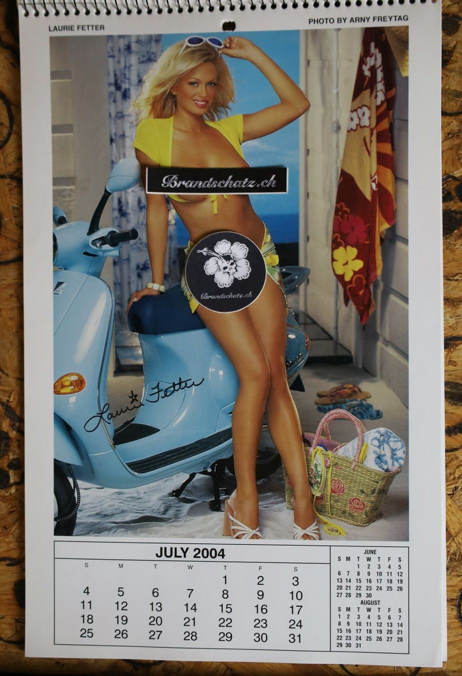 Playboy Kalender: PLAYBOY Kalender 2004 – Gebraucht aus Birrwil von brandschatz_birrwil 3