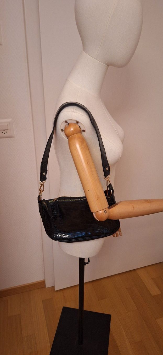 Borse da donna: joli sac à main noir – Nuovo e nell'imballaggio originale da Lussery-Villars venduto da pousinete02 3