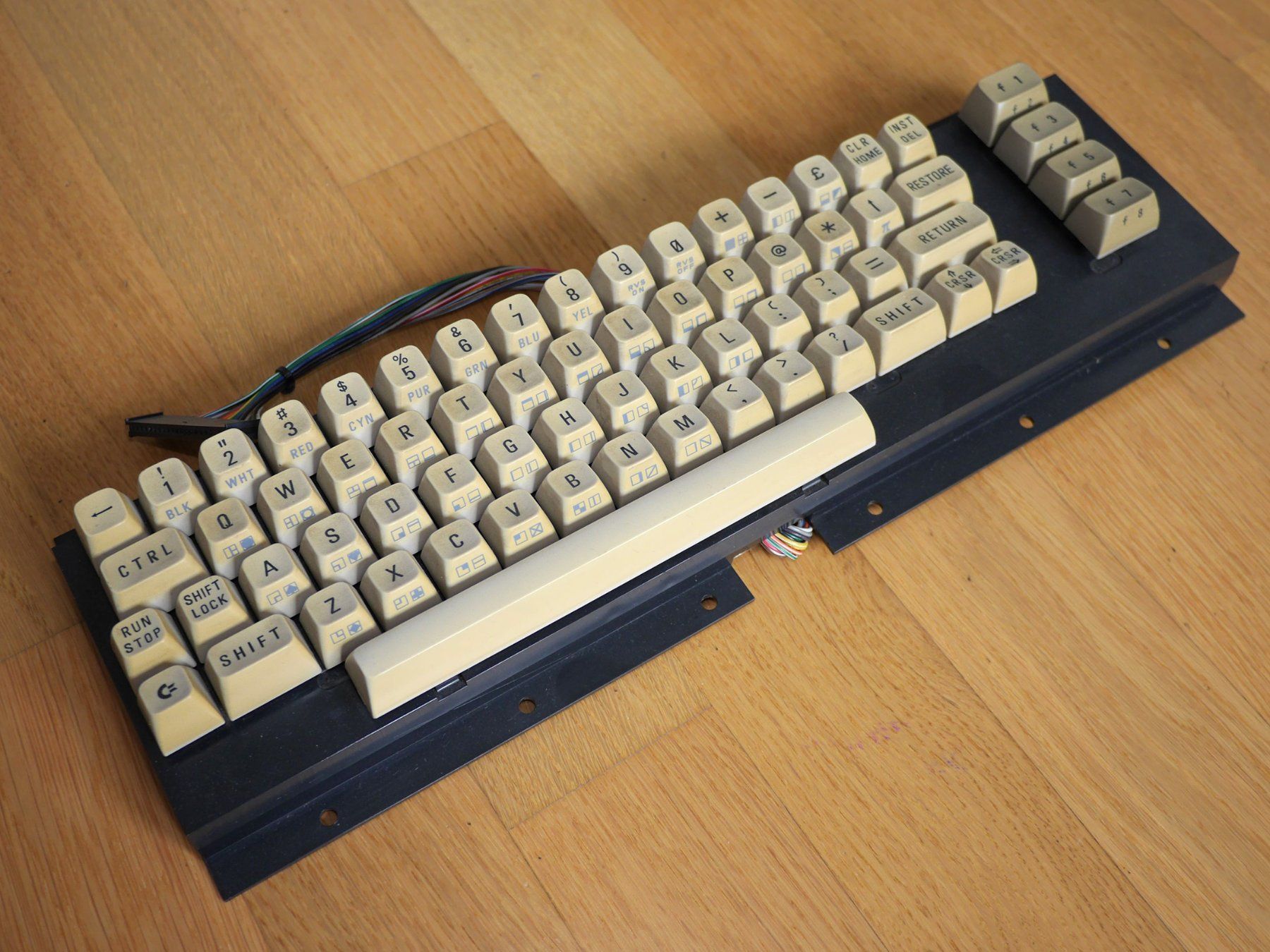 Tastaturen: Commodore C64 Keyboard White Keys – Gebraucht aus Dietwil von