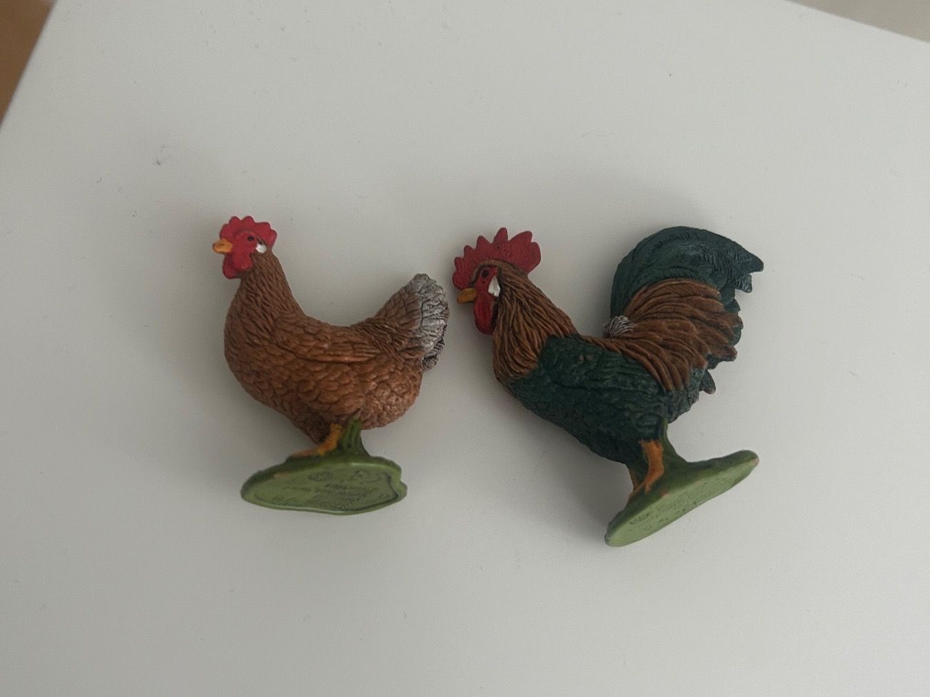 Schleich Spielzeuge: Schleich Hahn und Huhn Figuren Set – Gebraucht aus Rapperswil SG von  1