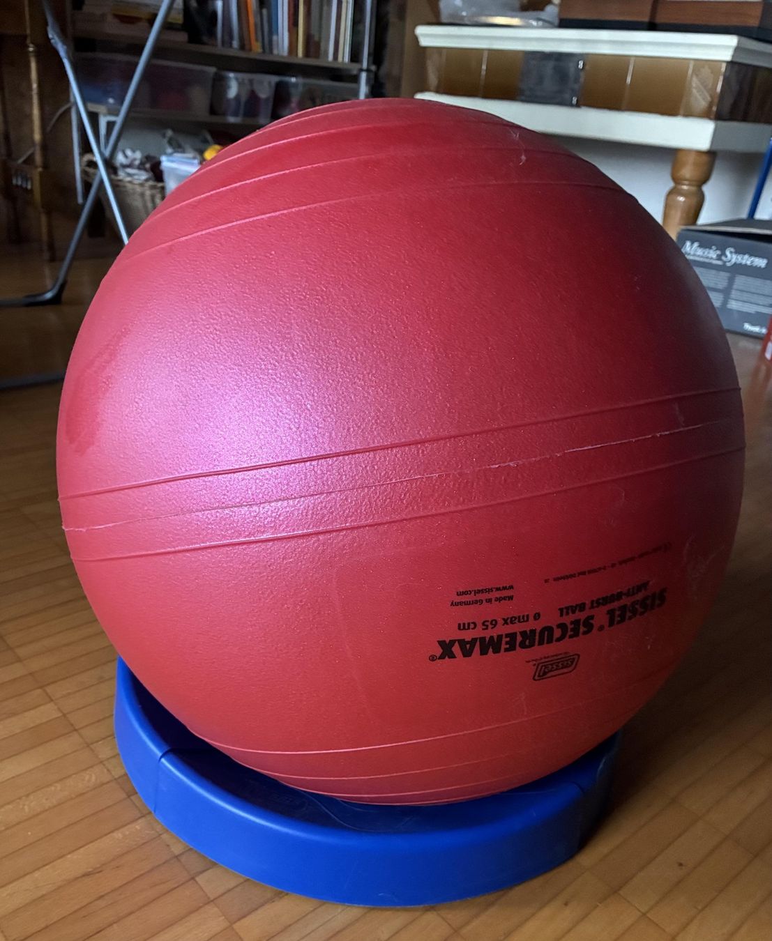 Bälle: Sissel Gymnastikball / Sitzball SECUREMAX rot 65cm – Gebraucht aus Oberkulm von Weberlisa