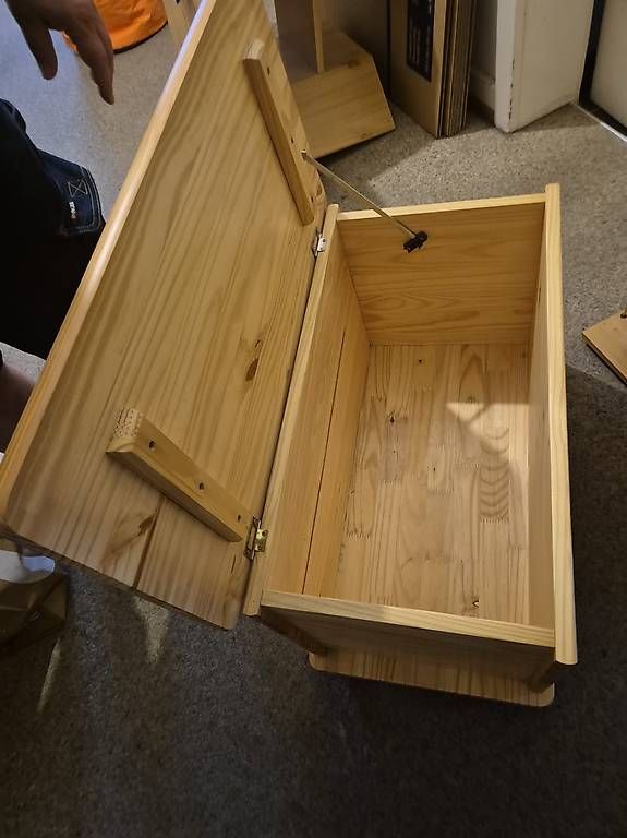 Truhen: Holztruhe mit Räder  – Gebraucht aus Niederbipp von flodur55