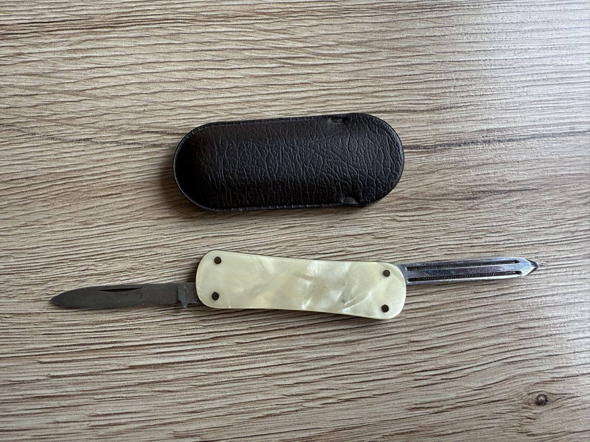 Couteaux de poche: Kleines Sackmesser Perlmuttoptik mit Etui – D'occasion à Wettingen par Ni_la_lo
