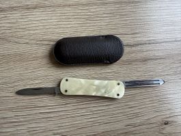 Kleines Sackmesser Perlmuttoptik mit Etui