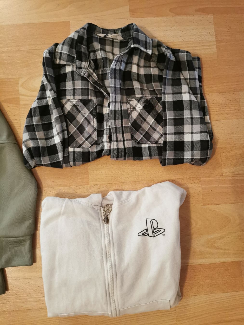 Lotti & Set di vestiti: Messi Jacke & 2 weitere Grösse 134/140 – Usato da Jona venduto da curlie_82 2