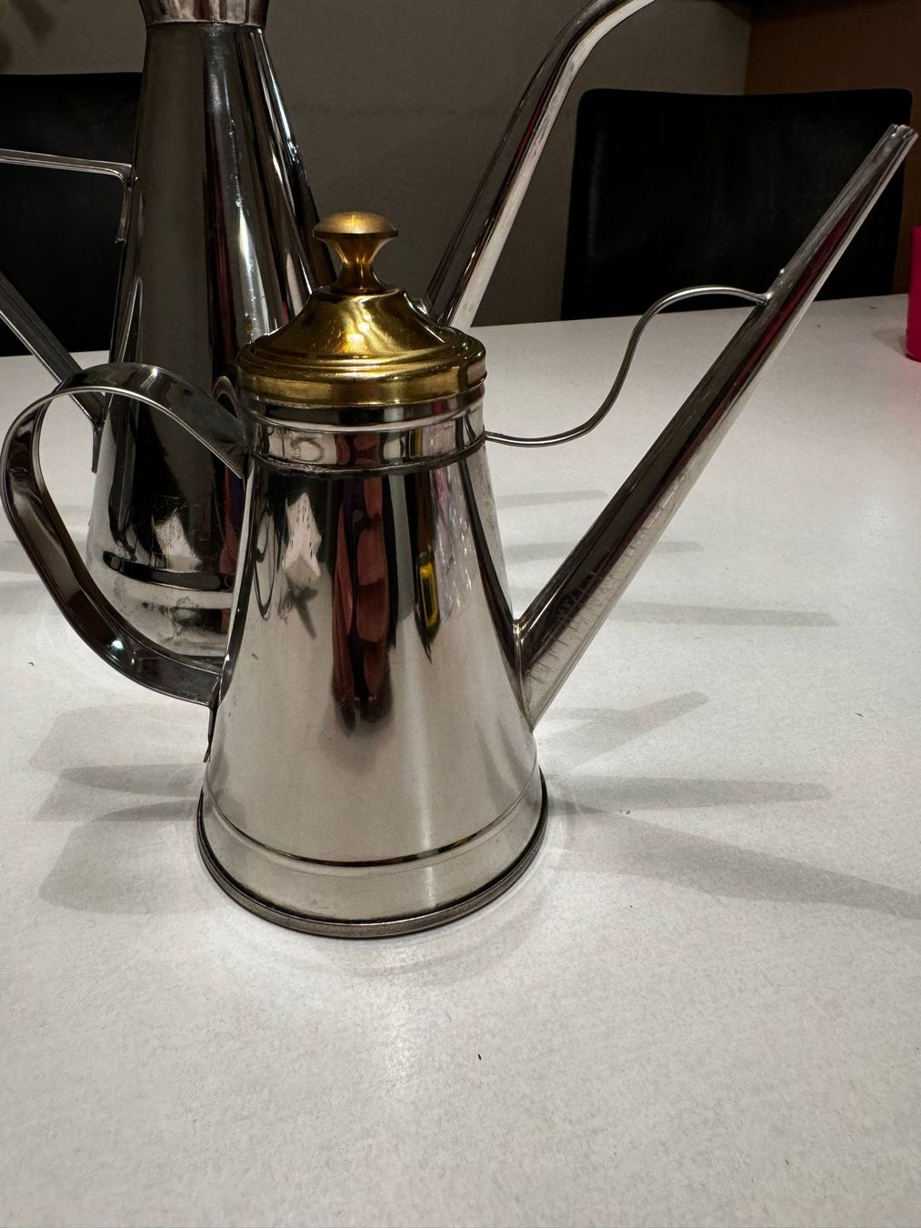 Teiere: Ölkannen Dispenser – Usato da Egg b. Zürich venduto da Brocki_Insel_Egg 1