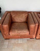 Canapé en cuir avec repose-pieds, en bon état