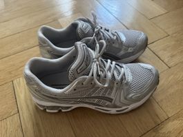 Sneakers Asics silber - neuwertig