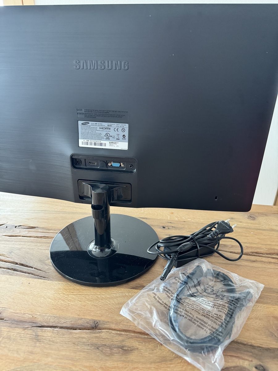 Samsung Ecrans: Samsung 23.6 Zoll Bildschirm – D'occasion à Saas im Prättigau par bonamiCH 1