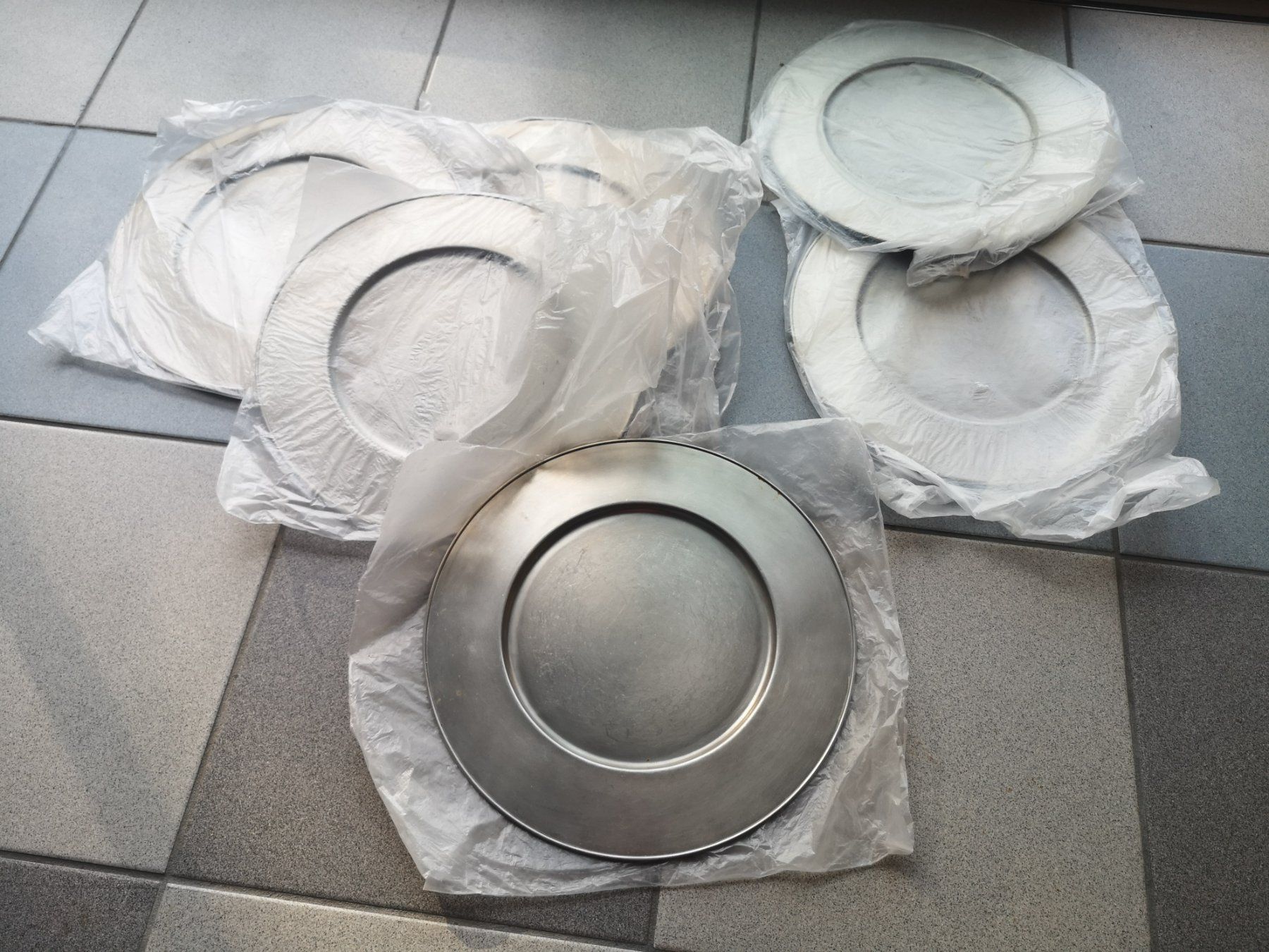 Piatti: 6 belle assiettes en étain – Usato da Boudry venduto da Philippe5161 1