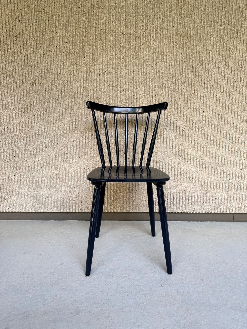 Sedie: Chaise en bois massif – Usato da Genève venduto da Eduard.K