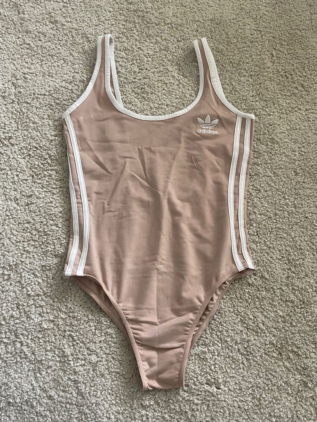 Adidas Top: Adidas Bodysuit mit Rückenausschnitt – Usato da Zürich venduto da liz_l6f7