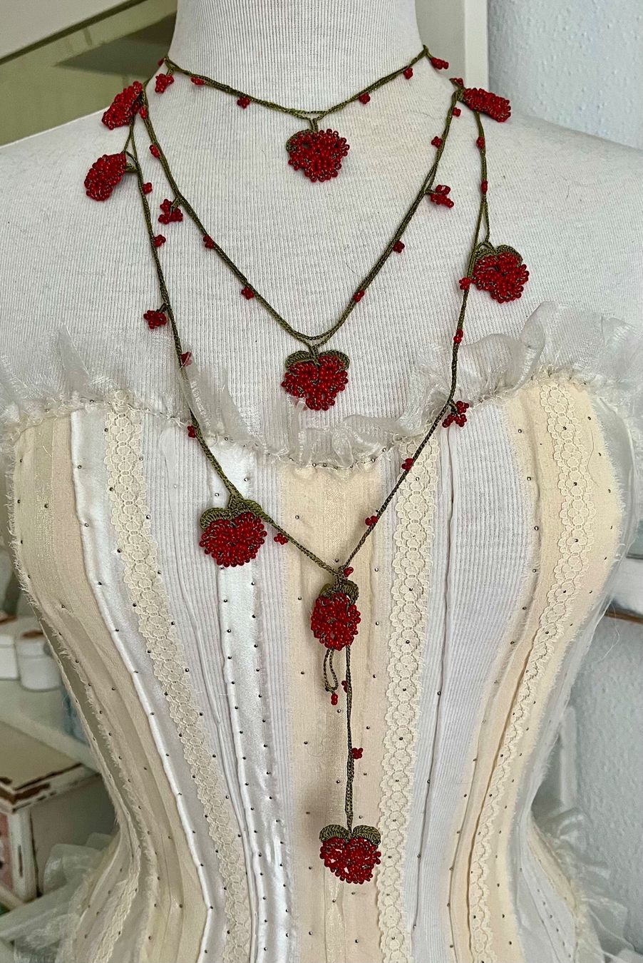 Ketten: Collana / cintura fragole di perline – Neu (gemäss Beschreibung) aus Breganzona von mas_tv72