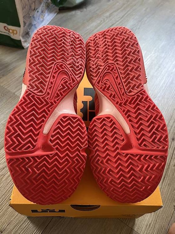 Scarpe da uomo: Chaussures de basket Nike Lebron taille 38 – Usato da Yverdon-les-Bains venduto da car_xd5s 3