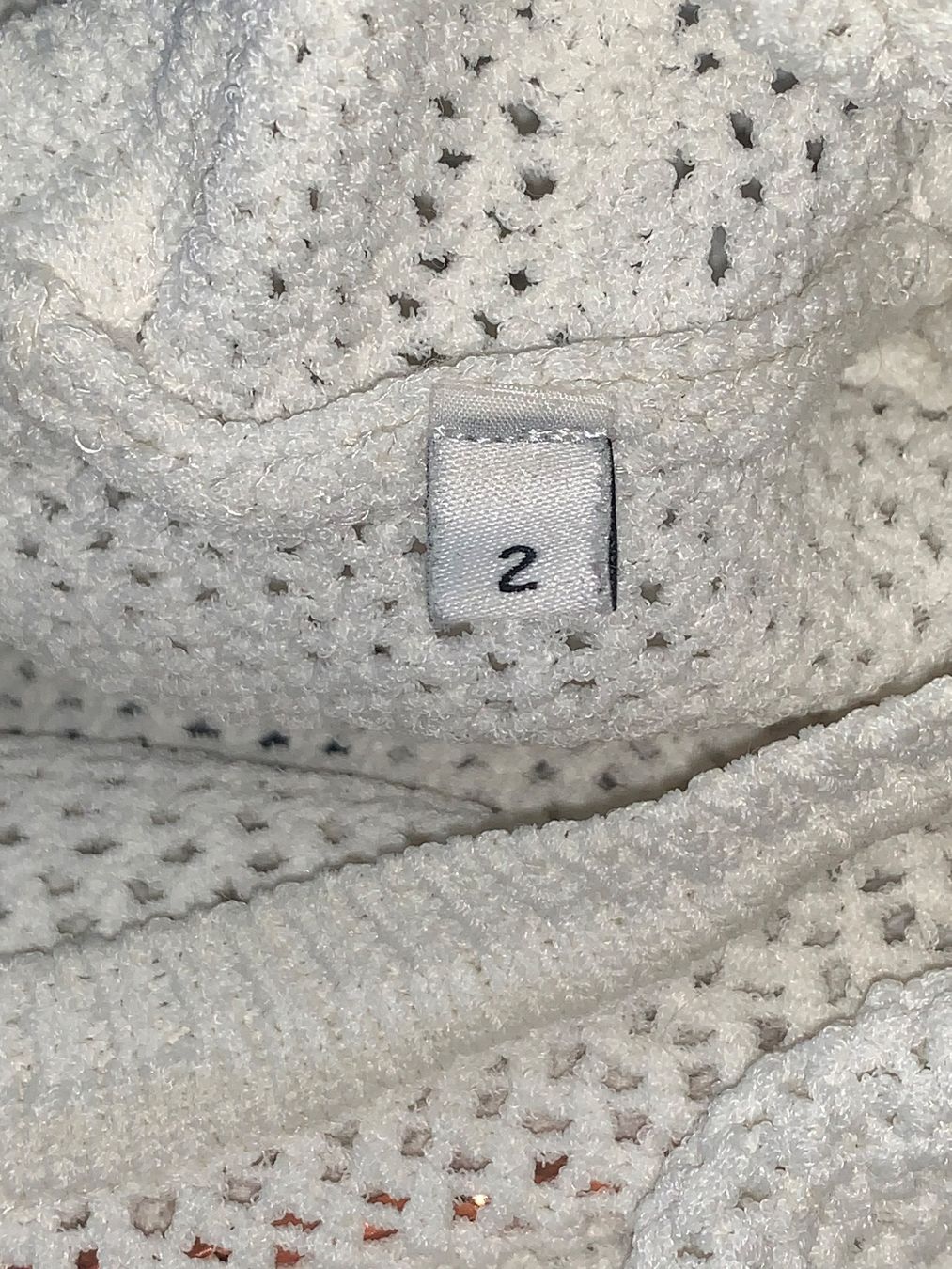 Sandro Tops: Sandro pull blanc à franges (taille 2/M) – D'occasion à Lausanne par Xiaoxi 9