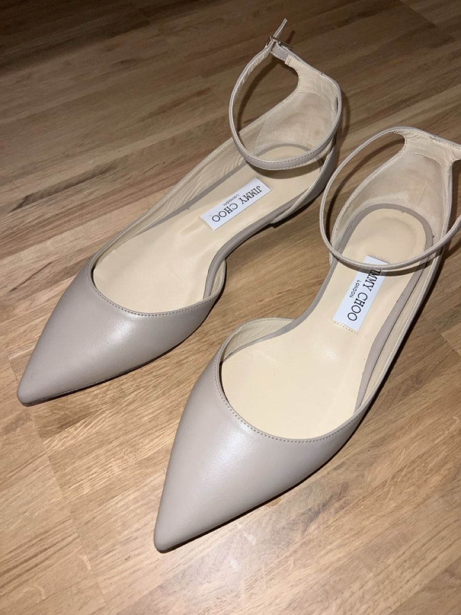 Scarpe da donna: Jimmy Choo Taupe Leona Flat - 39 – Nuovo (secondo la descrizione) da Zürich venduto da kim_8lbq