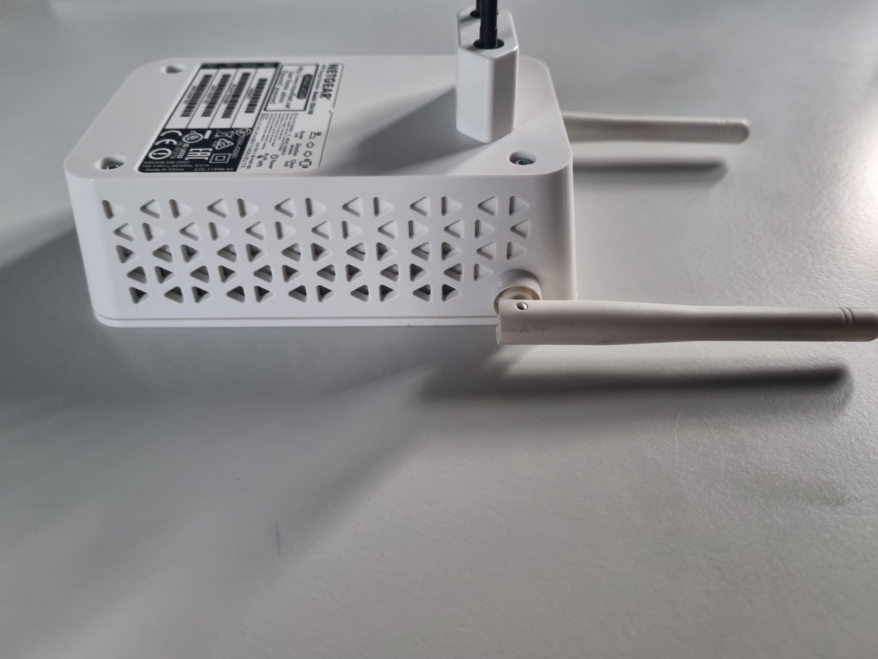 Netgear WiFi: 2 Netgear Wifi Range Extender Model EX6100 d'occasion – Usato da Echandens venduto da Dicot 2