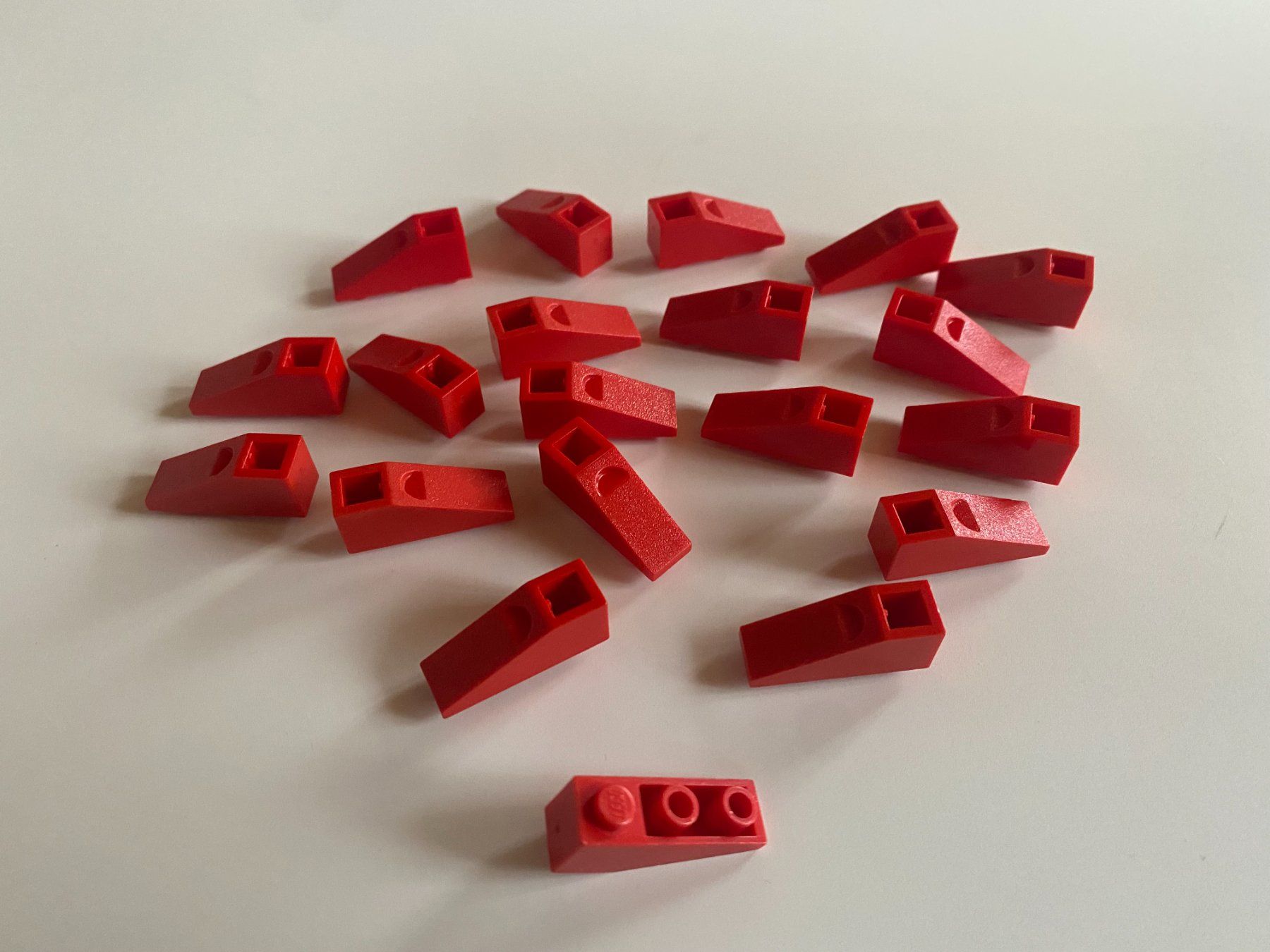 Lego Spielzeuge: 20 - ROTE - NEGATIVE - SCHRÄG - STEINE – Gebraucht aus Gelterkinden von ajdt4