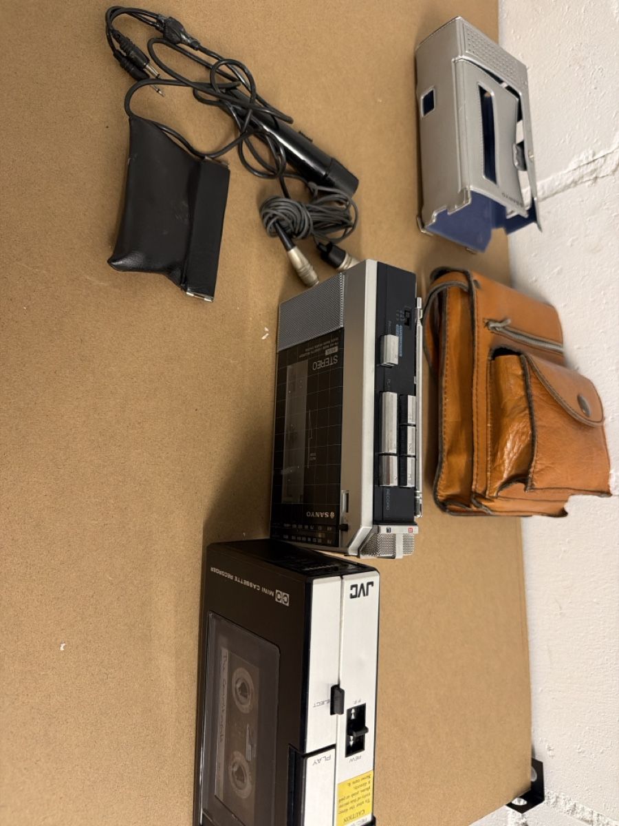 JVC Enregistreurs: Registratore JVC Mini Cassetta CQ-P100 con microfono e borsa – D'occasion à basel par Swiss._.1978