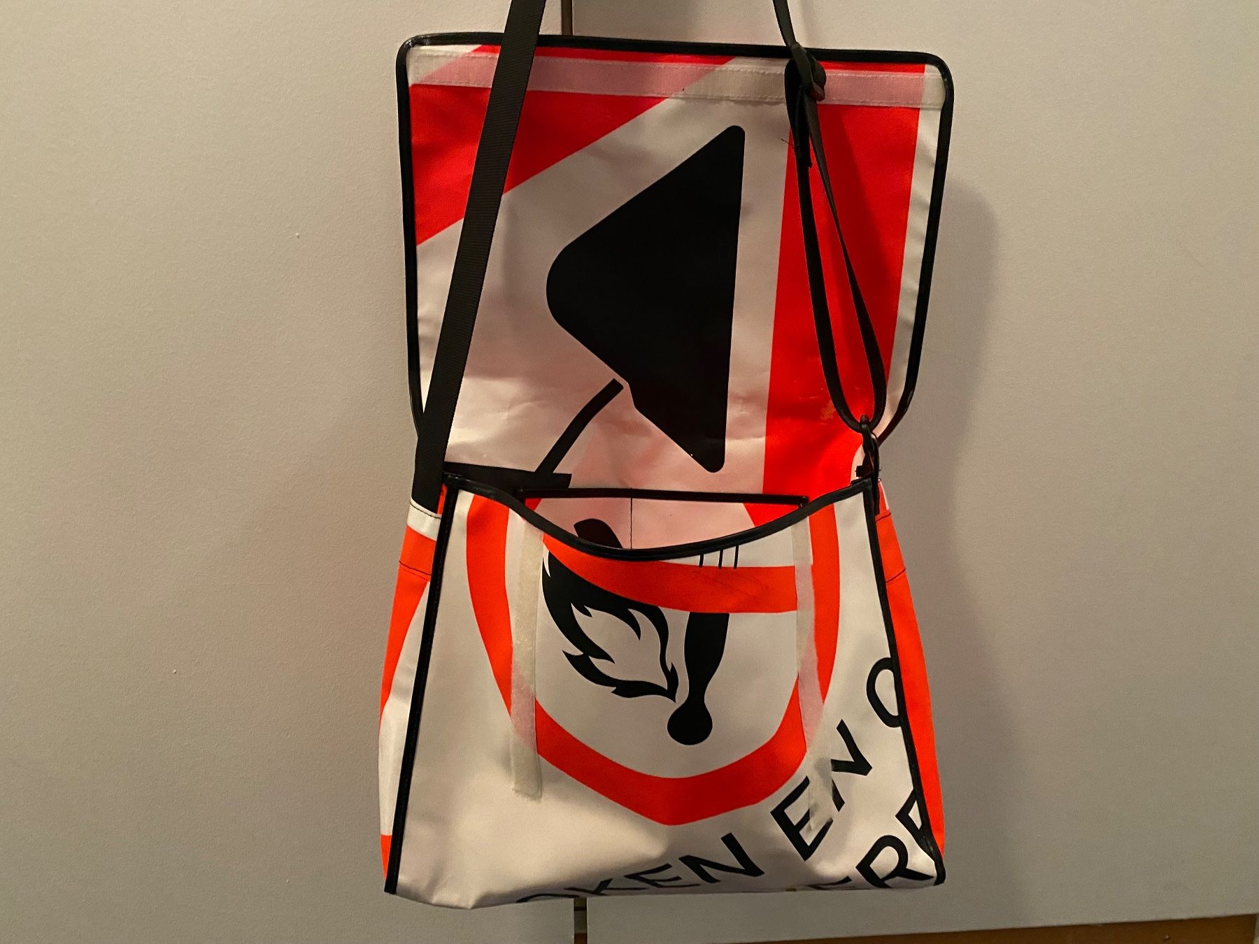 Taschen: Tasche aus Faltsignalstoff - Feuerverbot – Gebraucht aus St.Gallen von kingsamas 6