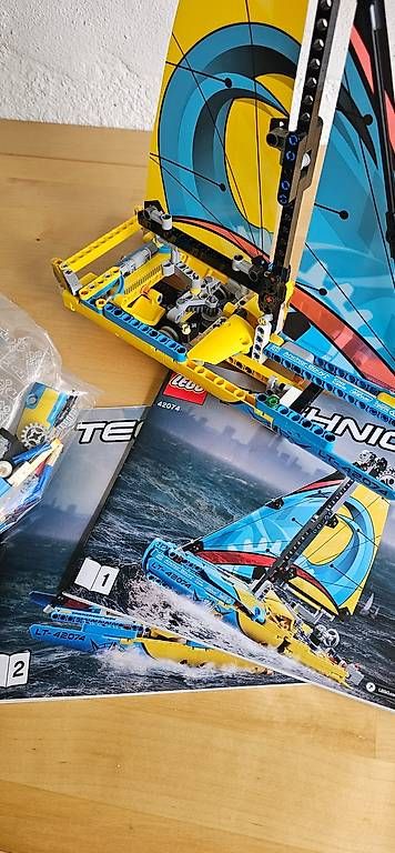 Lego Giocattoli: Lego® 42074 Technic Rennyacht Katamaran – Usato da Schaan venduto da Klemmbausteine