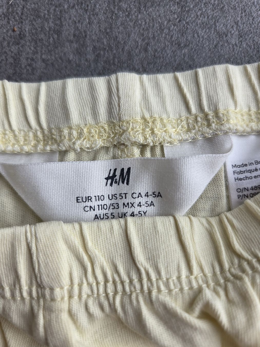 H&M Pantaloni: H&M Shorts, Gr. 110, Gelb – Usato da Hüntwangen venduto da ManuM2014 3