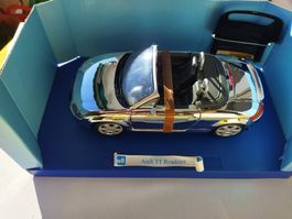 Audi TT Roadster "Chrome Edition" von Revell die Cast 1/18