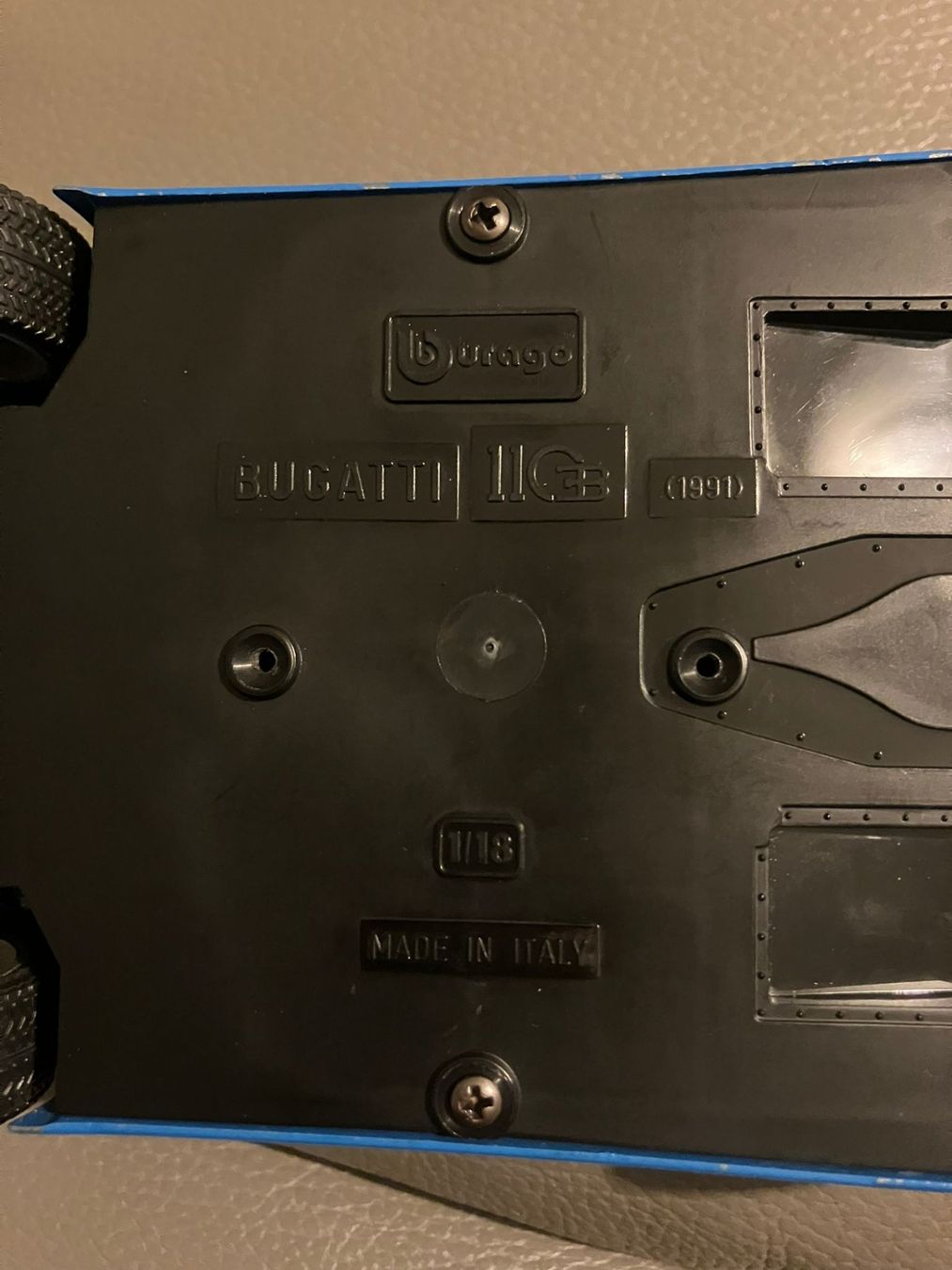 Bburago Kit di modellismo & Modellini statici: Modellino Bburago Bugatti blu 1/18 – Usato da Melano venduto da H-Sara 2