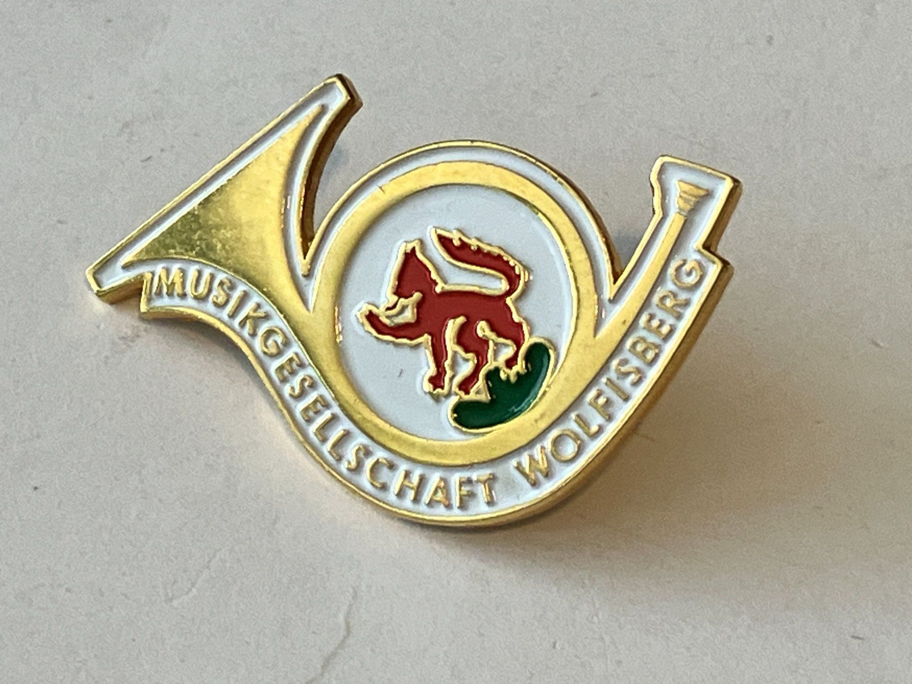 Placchette & Badge: 1 Pin Musikgesellschaft Wolfisberg – Usato da Basel venduto da djwwpp
