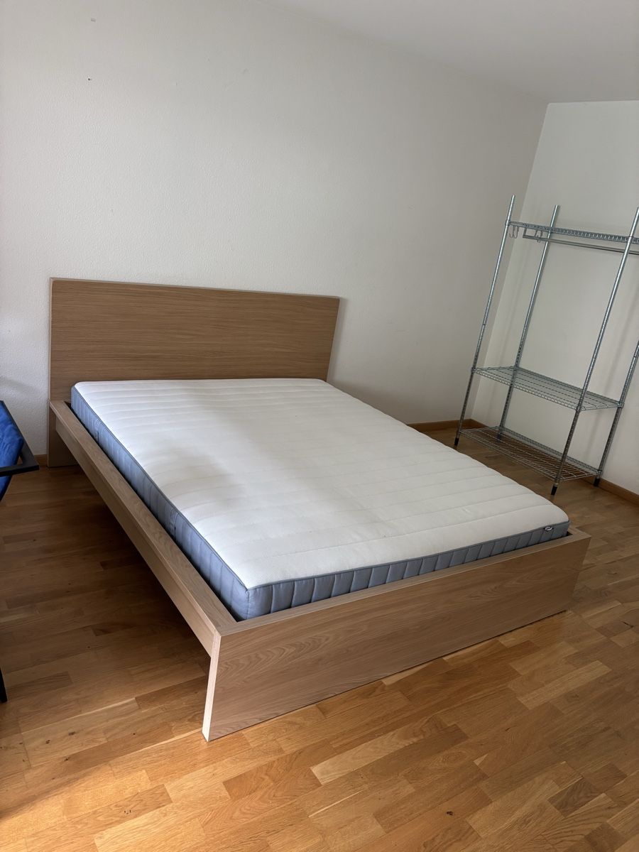 Betten: Malm Bettgestell Ikea 160x200cm  – Neu (gemäss Beschreibung) aus Zürich von Hannah.hue