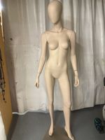 Schaufensterpuppe, Damengrösse, Top Zustand, Beige, Neuwerti