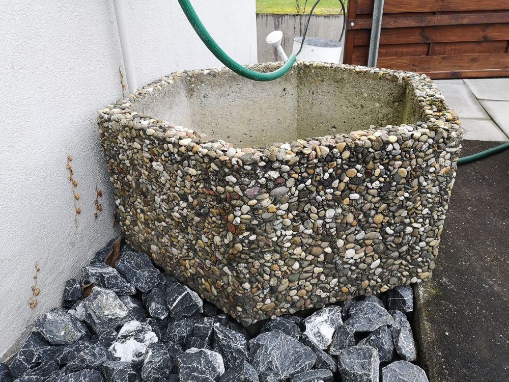 36+ Blumenkübel Aus Waschbeton, Durch den hellgrauen beton mit