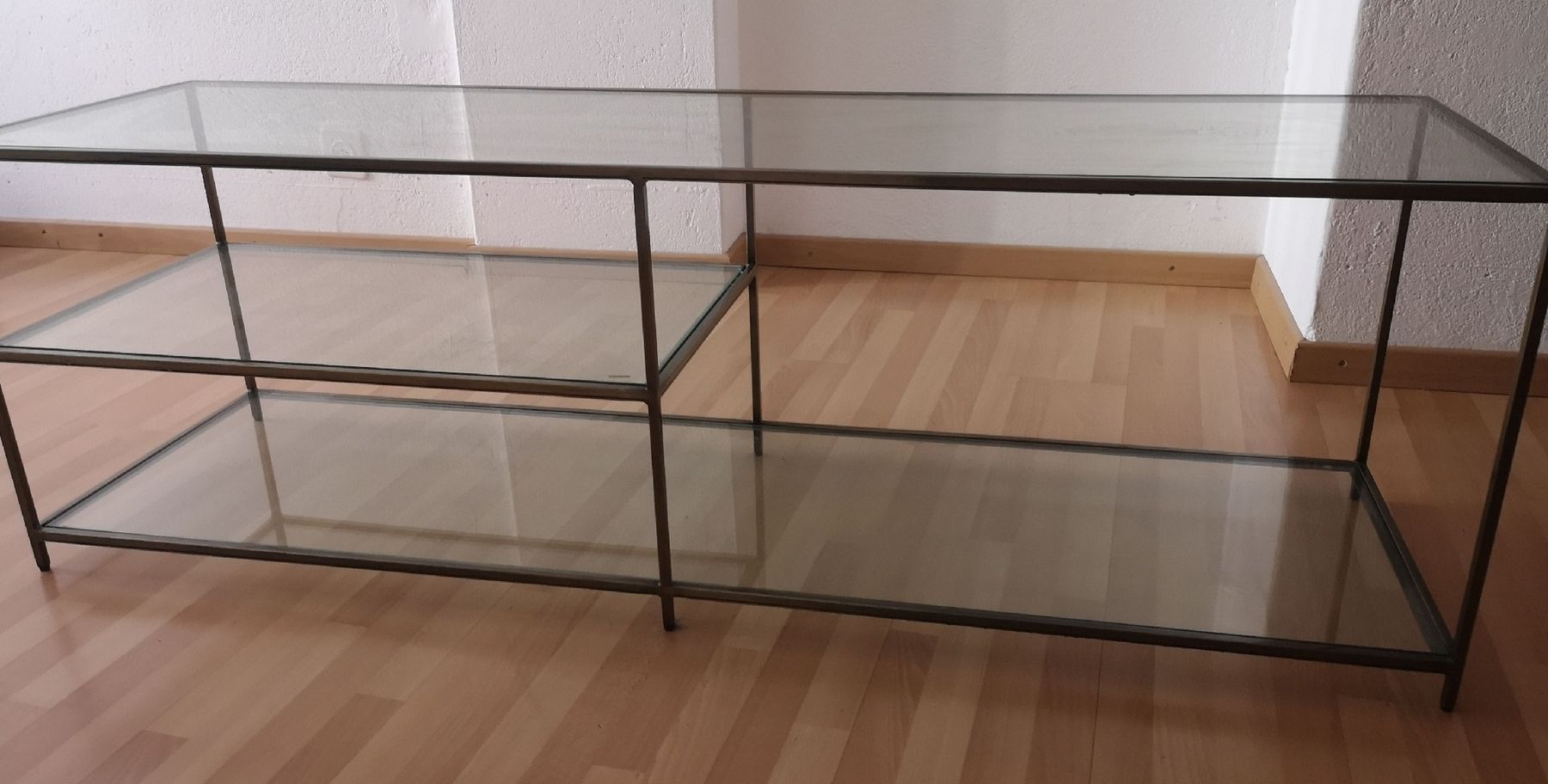 Mobili TV: Modern Glass & Metal Shelving Unit – Usato da Rolle venduto da Groovytrain