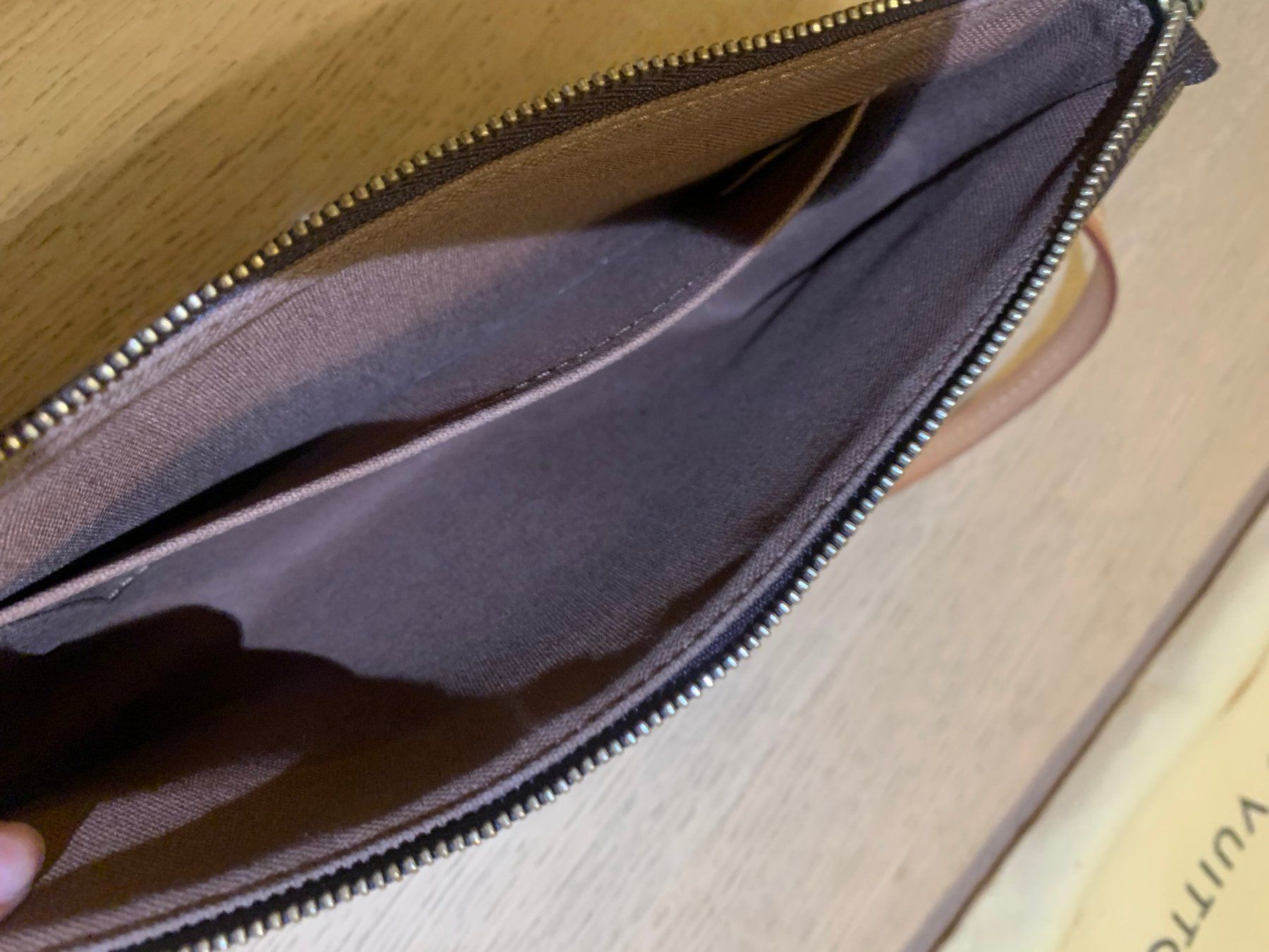 Louis Vuitton Borse da donna: Pochette Louis Vuitton Accessoires toile Monogram – Usato da genève venduto da MICRA 2