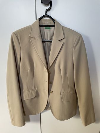 Schicker kurzer Blazer Grösse 36 von Benetton