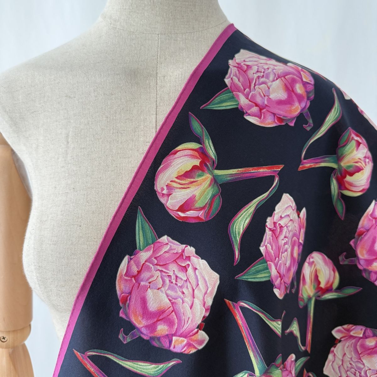 Fabric Frontline Foulard & Sciarpe: FABRIC FRONTLINE Chiffon Silk – Nuovo (secondo la descrizione) da Freienbach venduto da Avviivva_Shop 1