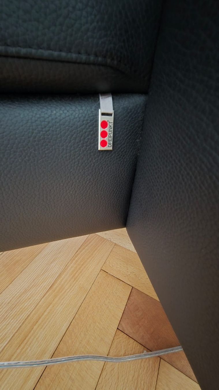 Sofas: Dreipunkt Design-Ecksofa aus Echtleder – D'occasion à Wald ZH par blutwurst01 3