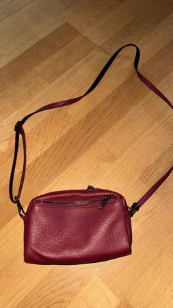 Schöne Echtledertasche, dunkelrot.