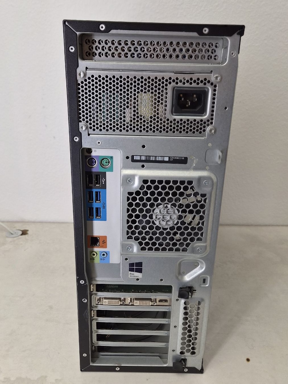 Hewlett Packard PCs: HP Z440 Workstation, Intel Xeon E5-1650 v3 CPU.  – Gebraucht aus SCHAFFHAUSEN von Atami99 5