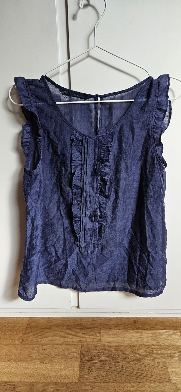 Zara Camicette: Zara Basic Damen Bluse dunkelblau mit Rüschen Grösse L – Usato da Rombach venduto da ThriftBetter
