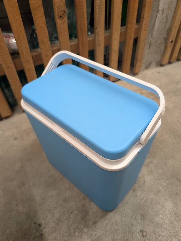 Frigoriferi & Refrigeratori: Kühlbox Mobile kühlschrank Camping – Usato da Frauenfeld venduto da Yuriy 1