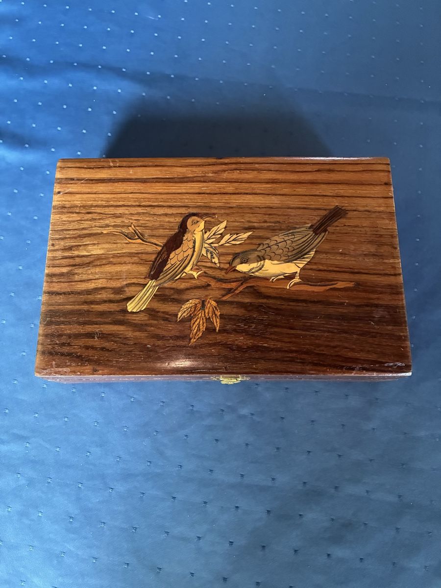 Articoli in legno: Holzschatulle mit Vogeldekor  – Usato da Dornach venduto da Rosengarten