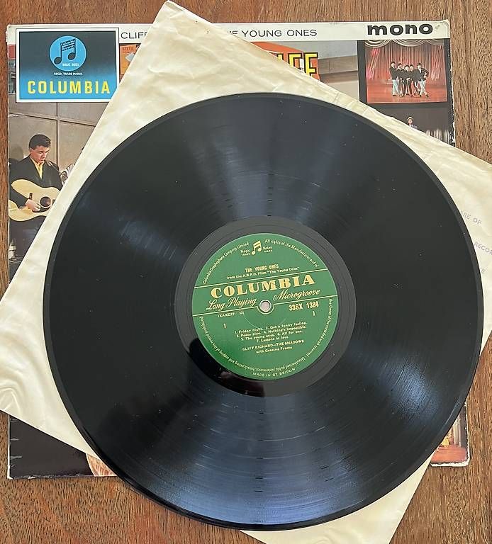 Dischi in vinile: CLIFF RICHARD - THE SHADOWS - LP – Usato da Horw venduto da Belowzero0 2