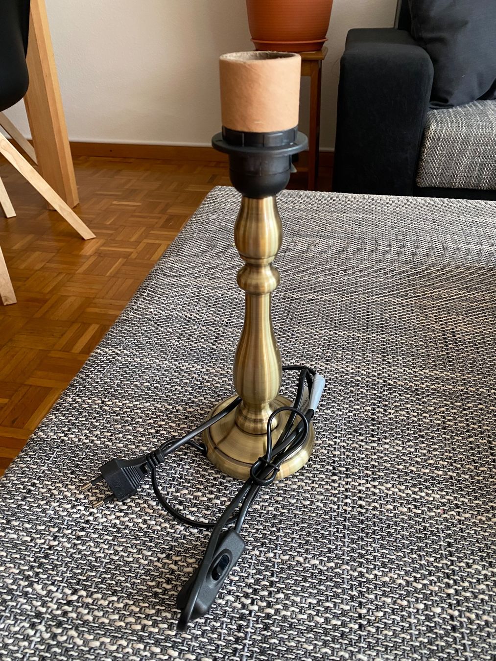 Lampade: Vintage Tischlampe goldfarben – Nuovo e nell'imballaggio originale da Niederrohrdorf venduto da ste_lqk5 1