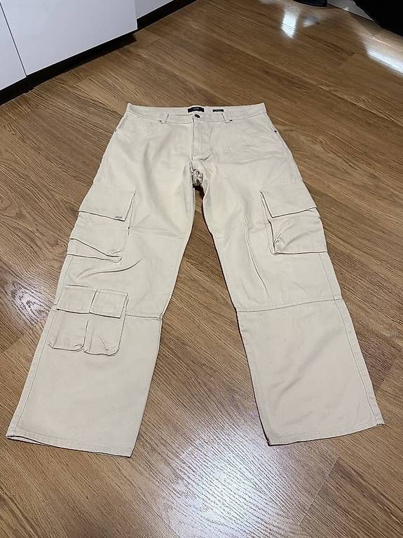 Pantaloni: EightyFive Pantalon Cargo Beige Taille 36 – Usato da Chézard-St-Martin venduto da keke_0675