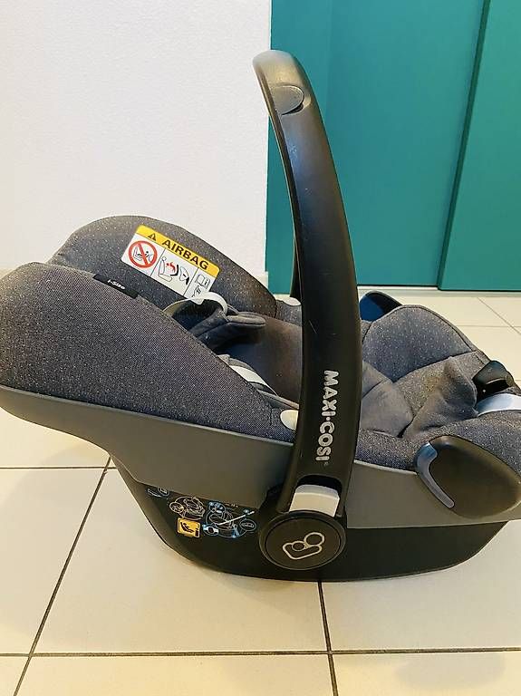 Auto-Kindersitze: Maxi-cosi Babyschale mit Station – Gebraucht aus Feuerthalen von Conny_G 1