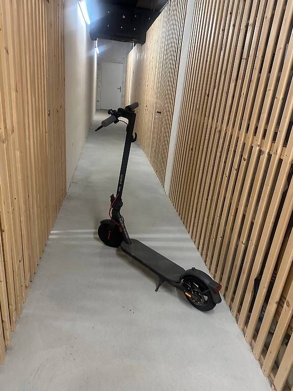 Xiaomi Kickboard: Xiaomi Mi Electric Scooter 4 – Usato da Bülach venduto da unl_b5xh 1