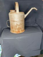 Vintage Metallkanne – Ehemalige Benzinkanister mit Rustikale