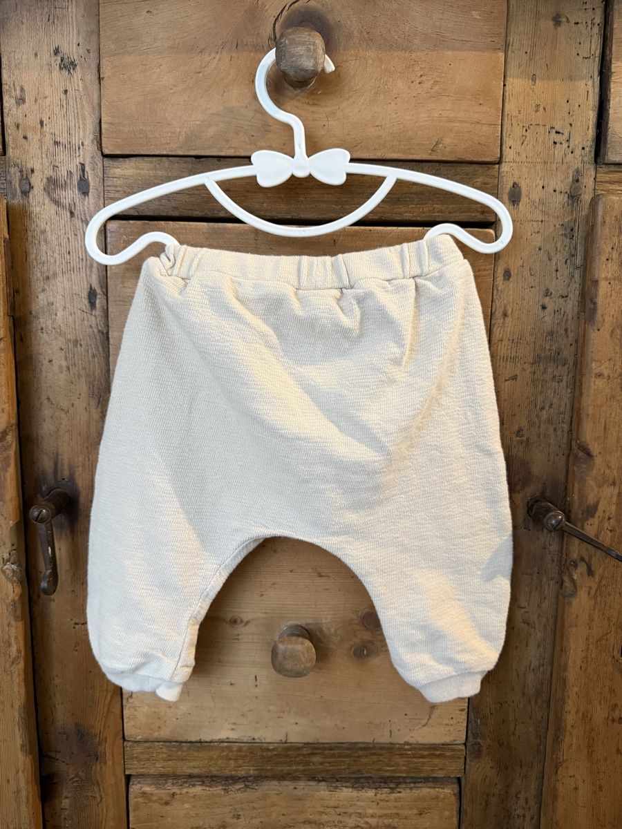 Next Pantaloni: Pantalon pour bébé Next 6-9 mois beige – Usato da Vésenaz venduto da mar_xpz7 1