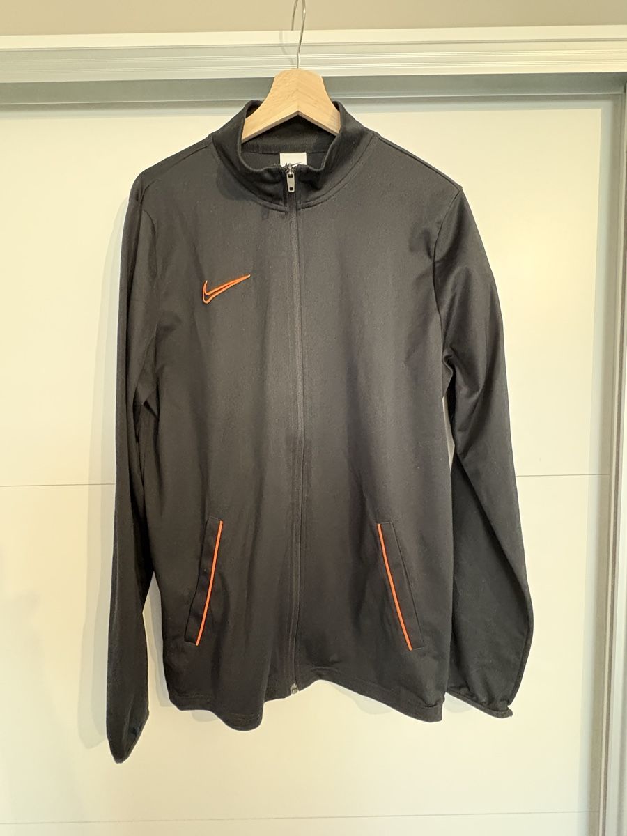Nike Pullover & Sweatshirts: Nike Trainingsjacke Dri-FIT, Grösse L – Gebraucht aus Bern von NESC